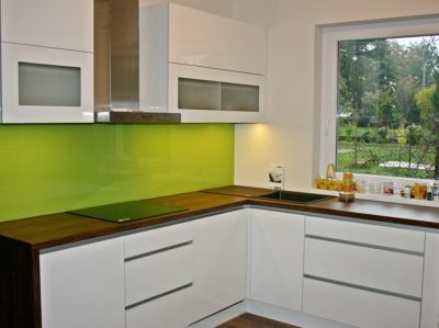 Standard konyha szín, zölddel feldobva