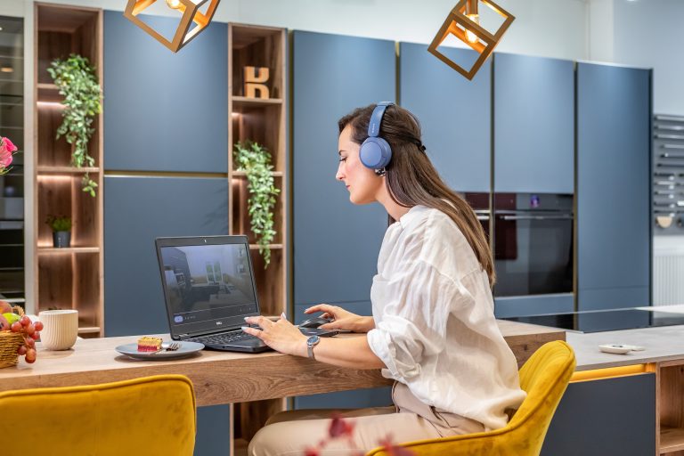 Fjord kék álomkonyha – Vagy home office-hoz