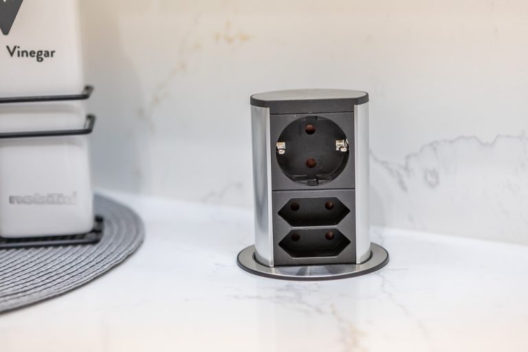 Extravagáns inox – Rejtett konnektorok