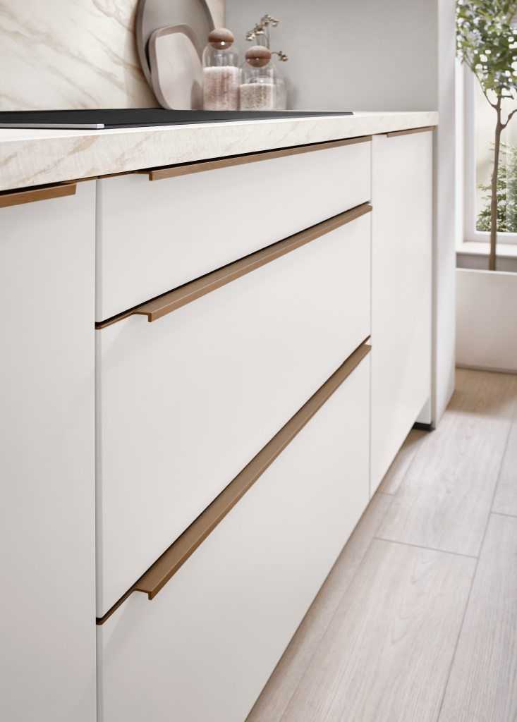 Softline bútorfront – lekerekített részletek, lágyabb karakter, Lacquer perfect honed white